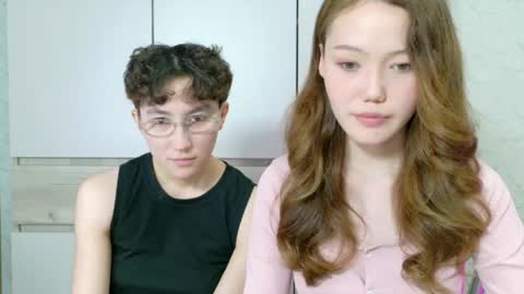 Snapshot of pinkylovers chatting on May 23, 2:43 pm Li long hair and Ru short hair online show from May 23, 2:43 pm
