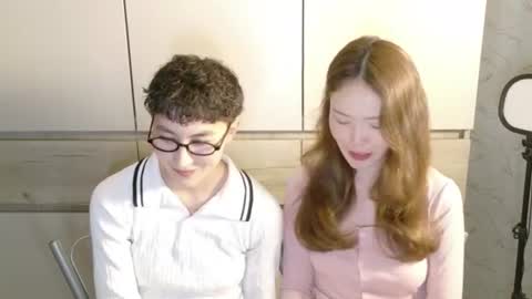 Snapshot of pinkylovers chatting on June 12, 8:30 pm Li long hair and Ru short hair online show from June 12, 8:30 pm