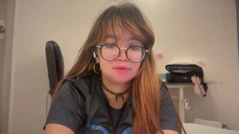 Snapshot of pinkyrosexx chatting on May 9, 12:16 am Rose online show from May 9, 12:16 am