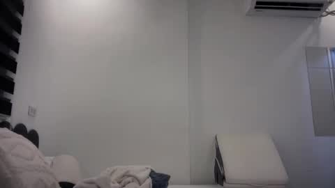 Snapshot of pinkyrosexx chatting on June 3, 1:19 am Rose online show from June 3, 1:19 am