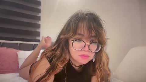 Snapshot of pinkyrosexx chatting on June 8, 11:49 pm Rose online show from June 8, 11:49 pm