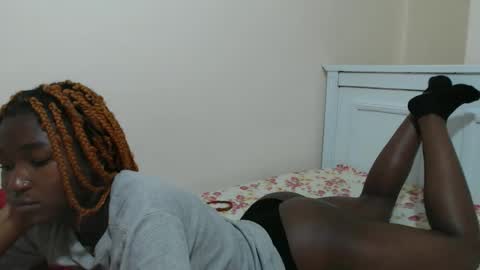 Snapshot of pinnacle_ chatting on April 26, 6:38 pm zenah online show from April 26, 6:38 pm