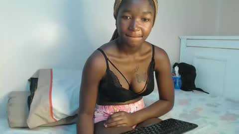 Snapshot of pinnacle_ chatting on May 25, 10:21 am zenah online show from May 25, 10:21 am