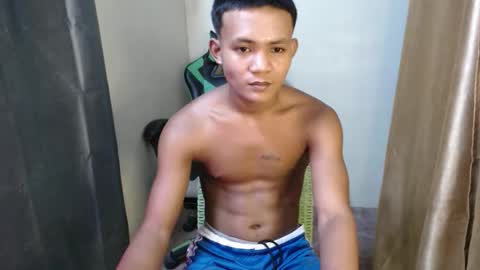Snapshot of pinoy_fucker18 chatting on April 9, 4:12 am pinoy_fucker18 online show from April 9, 4:12 am