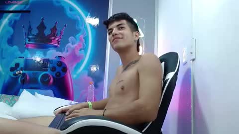 Snapshot of pipe_hot04 chatting on March 2, 5:08 am pipe hot04 online show from March 2, 5:08 am