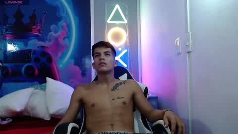 Snapshot of pipe_hot04 chatting on March 3, 11:05 am pipe hot04 online show from March 3, 11:05 am