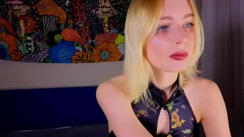 pis_sos online show from May 2, 9:20 pm