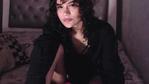 Snapshot of piscis_dreams chatting on May 5, 1:24 am PiscisDreams online show from May 5, 1:24 am