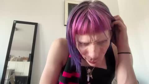 pixie_praxis online show from December 26, 4:36 pm