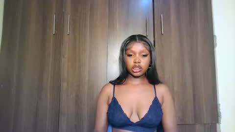 Snapshot of pixie_roman chatting on June 25, 6:23 pm Majesty online show from June 25, 6:23 pm