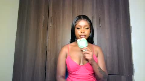 Snapshot of pixie_roman chatting on June 27, 11:59 am Majesty online show from June 27, 11:59 am