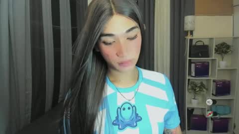 pixiedoll_ online show from June 20, 5:54 am