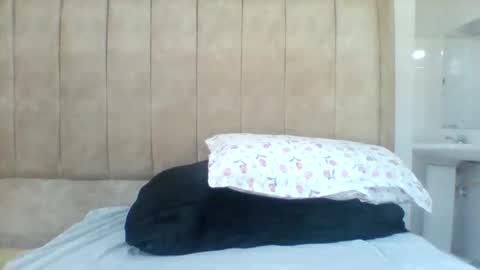 Snapshot of pixietease1 chatting on November 18, 1:59 pm pixietease1 online show from November 18, 1:59 pm