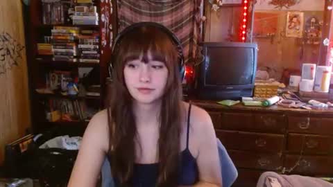 Izzy online show from December 1, 7:30 pm