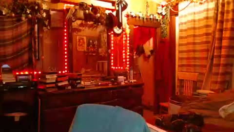 Izzy online show from February 18, 3:57 am