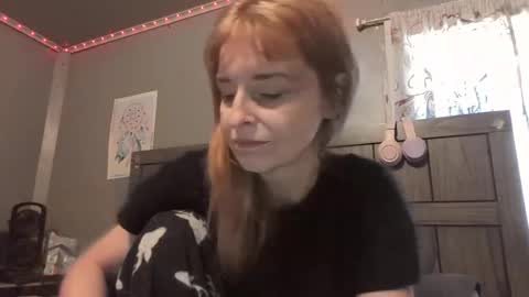 Snapshot of pizzedwife chatting on April 19, 4:17 pm pizzedwife online show from April 19, 4:17 pm