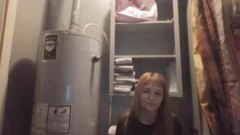 Snapshot of pizzedwife chatting on May 12, 12:46 pm pizzedwife online show from May 12, 12:46 pm