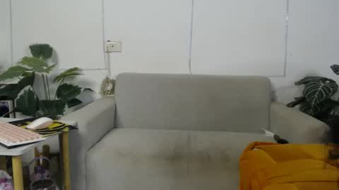 plasticgirll online show from January 5, 5:27 pm