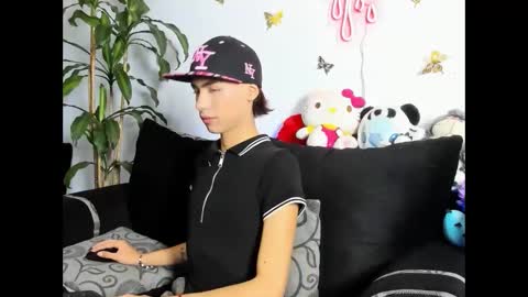 Snapshot of playboy_bunnyy chatting on June 6, 5:01 am playboy_bunnyy online show from June 6, 5:01 am