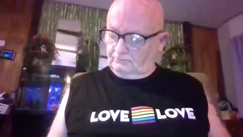 Snapshot of playboychas chatting on April 6, 3:04 am chaz online show from April 6, 3:04 am