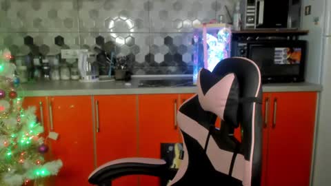 Snapshot of playful_mary chatting on December 25, 5:37 pm Masha online show from December 25, 5:37 pm