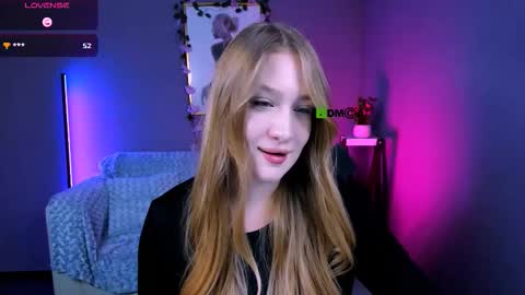 Snapshot of playful_sophie chatting on October 6, 9:45 pm Sophie online show from October 6, 9:45 pm