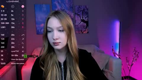 Snapshot of playful_sophie chatting on October 10, 10:31 pm Sophie online show from October 10, 10:31 pm