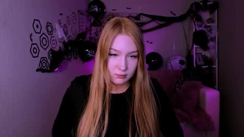 Snapshot of playful_sophie chatting on October 22, 5:02 pm Sophie online show from October 22, 5:02 pm