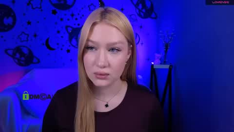 Sophie online show from April 14, 7:31 pm