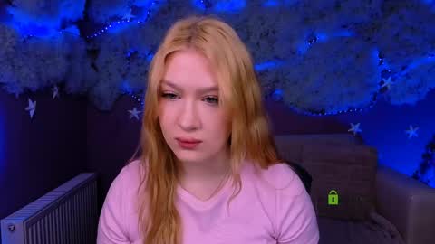 Snapshot of playful_sophie chatting on April 20, 7:26 pm Sophie online show from April 20, 7:26 pm