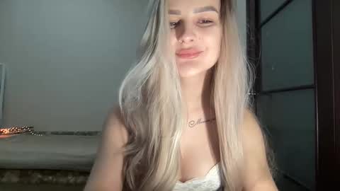Mia online show from October 10, 9:03 pm