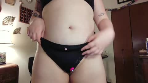 Snapshot of playfulxxcutie chatting on June 21, 12:57 am playfulxxcutie online show from June 21, 12:57 am