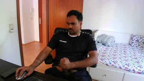 Snapshot of pleasure5845 chatting on June 24, 8:24 am Sam online show from June 24, 8:24 am