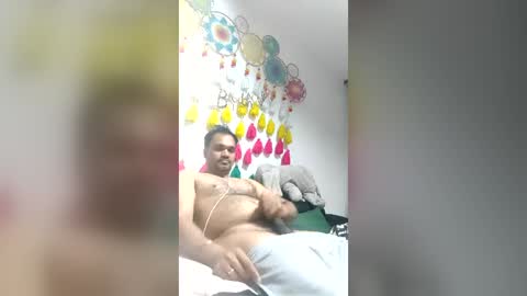 Snapshot of pleasure5845 chatting on June 25, 9:19 pm Sam online show from June 25, 9:19 pm