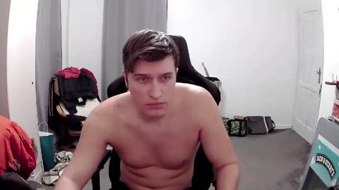 plkrisztian online show from April 18, 12:36 am