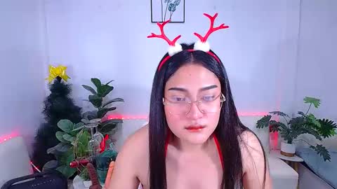 Ploysai online show from November 20, 1:00 pm