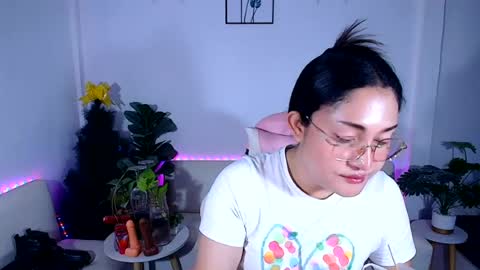 Snapshot of ploysaithailand chatting on June 23, 8:45 am Ploysai online show from June 23, 8:45 am