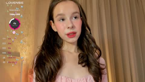 Snapshot of plusvibe chatting on December 3, 7:00 pm Sophie online show from December 3, 7:00 pm