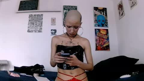 Snapshot of plutonbluemoon_999 chatting on May 14, 6:26 pm online show from May 14, 6:26 pm