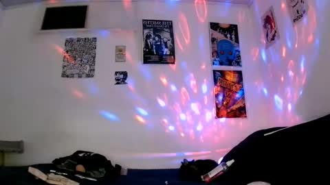 Snapshot of plutonbluemoon_999 chatting on May 16, 11:57 pm online show from May 16, 11:57 pm
