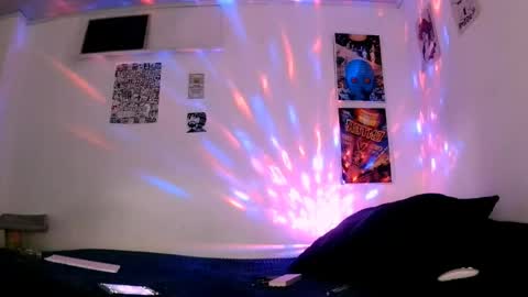 Snapshot of plutonbluemoon_999 chatting on May 22, 1:35 am online show from May 22, 1:35 am
