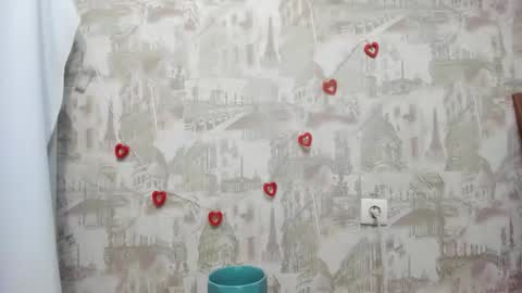 Snapshot of pocahontas654 chatting on December 18, 4:39 pm Erica online show from December 18, 4:39 pm