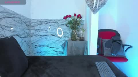 Emi online show from April 17, 3:26 pm