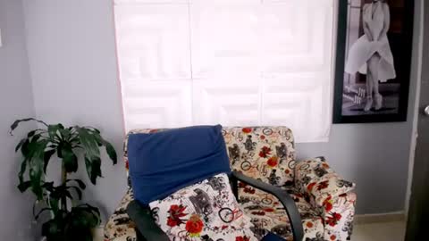 Snapshot of pocahontas_mcry chatting on June 11, 3:48 am pocahontas online show from June 11, 3:48 am