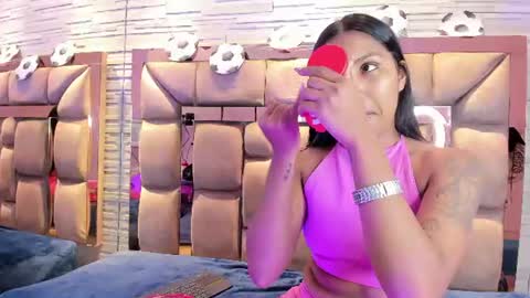 Snapshot of pocahontas_pow chatting on June 27, 11:48 am Pocahontas online show from June 27, 11:48 am