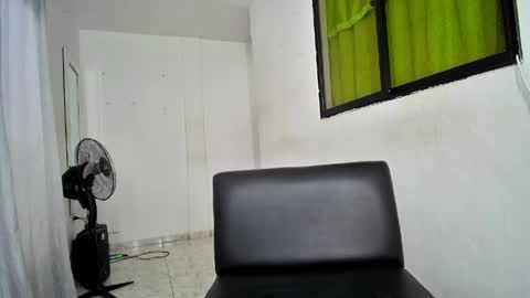 Snapshot of pocahontas_prinsce chatting on April 25, 3:20 pm Nikole online show from April 25, 3:20 pm