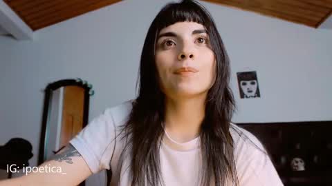 Snapshot of poeeticaa_ chatting on December 18, 4:20 am IG ipoetica online show from December 18, 4:20 am