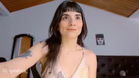 Snapshot of poeeticaa_ chatting on December 19, 8:13 pm IG ipoetica online show from December 19, 8:13 pm