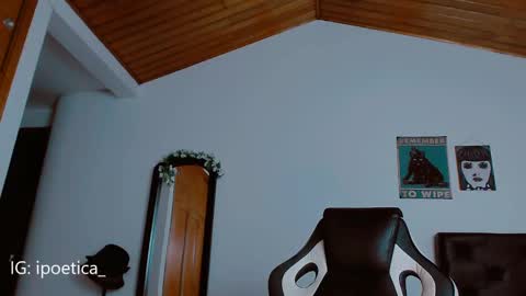 Snapshot of poeeticaa_ chatting on December 27, 9:00 pm IG ipoetica online show from December 27, 9:00 pm