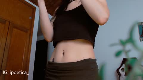 Snapshot of poeeticaa_ chatting on January 15, 3:07 pm IG ipoetica online show from January 15, 3:07 pm